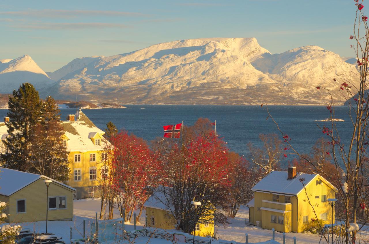Solhov, Castle Of The Lyngen Alps Hotel Lyngseidet Exterior foto